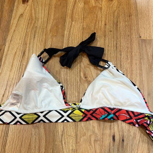 Skye bikini set. Says size large I would say more small/medium - Picture 10 of 10